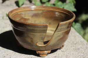 This small knitting bowl reminds me of those earthy colors used on my favorite mugs. It will show off those brightly colored yarns of the master knitter! 