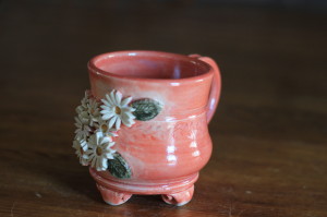 Sedona Sunset Glaze with Spray of White Daisy Flowers Footed Mug