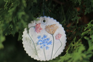 Round Christmas Tree Ornament Queen Anne's Lace Flowers