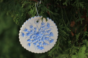 Queen Anne's Lace Round Ornament, Blue